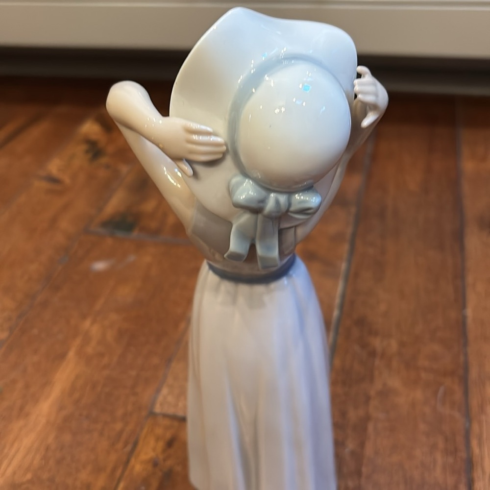 Lladro BASHFUL GIRL WITH STRAW HAT Daisa 1978 Spain Porcelain Figurine - Picture 3 of 5